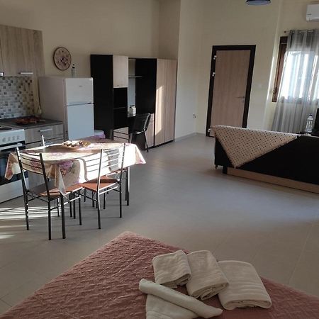 John'S Apartments Неа-Миханиона Экстерьер фото